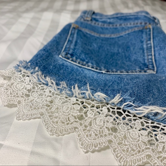 [SOLD ON DEPOP] High-Waisted Shorts - Picture 4 of 4